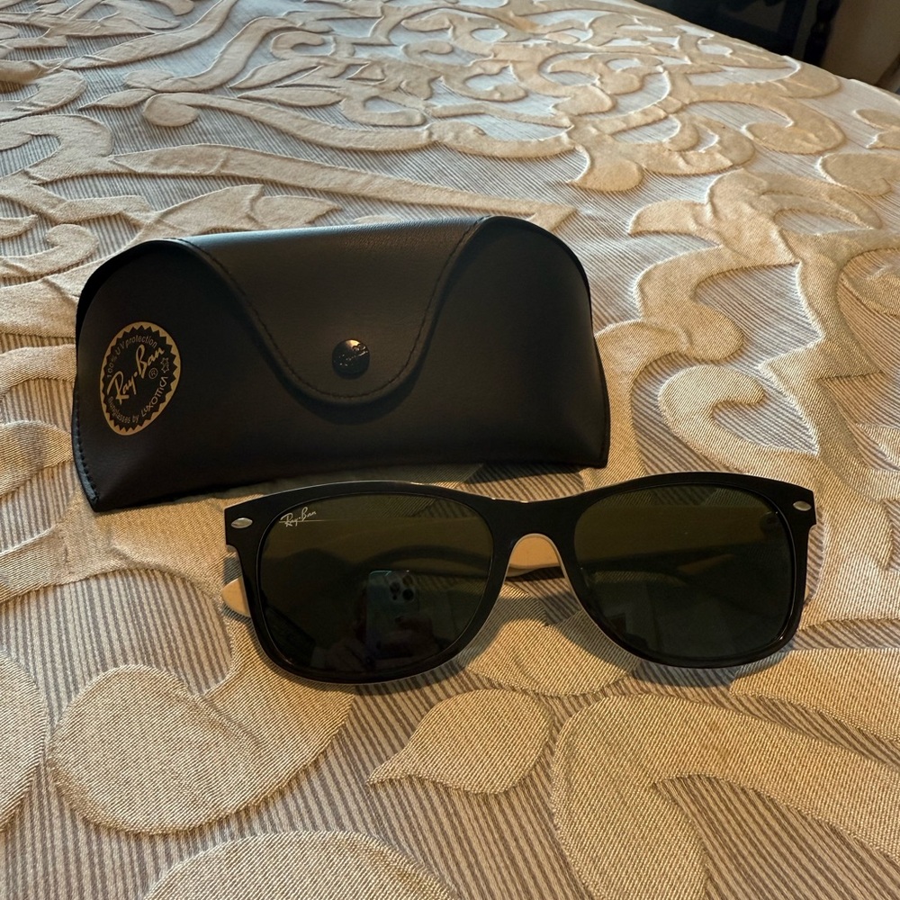 Ray-Ban Black Sunglasses with Dark Green Lenses